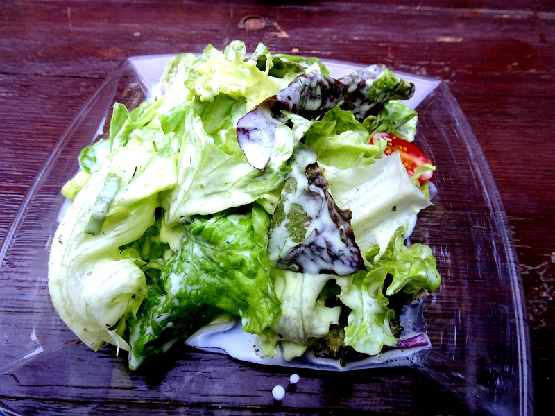 20200809_174547.jpg - ...wo es zunächst einen sehr leckeren Salat gab.